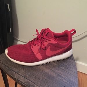 Men’s Nike Roshes